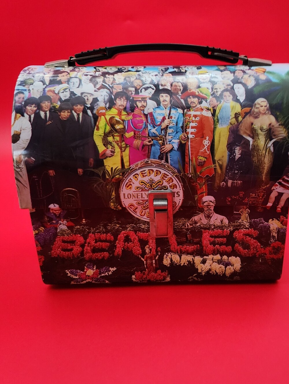 Collectible The Beatles-Sgt Pepper's Lonely Hearts Club Band Domed Metal Tin